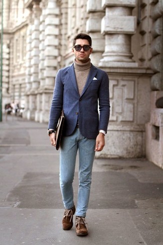 Какие ботинки дезерты носить с коричневой водолазкой