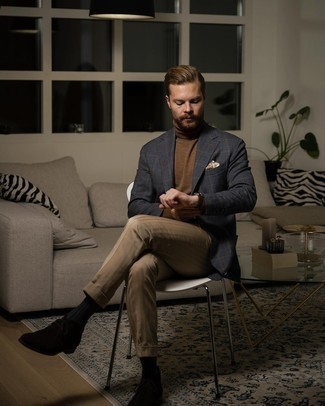 Как носить коричневую водолазку с серым пиджаком мужчине