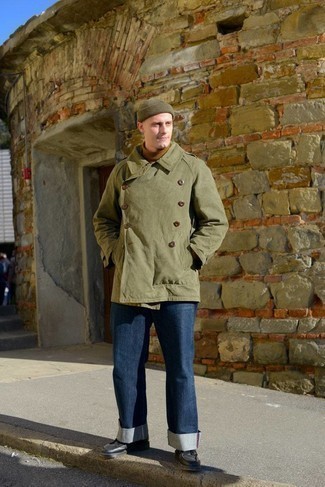 Какие джинсы носить с коричневой водолазкой мужчине