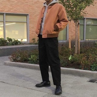 Какой худи носить с коричневой университетской курткой мужчине