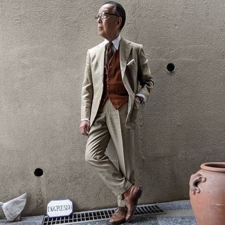 С чем носить коричневый жилет