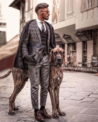 Какие длинные пальто носить с коричневым жилетом