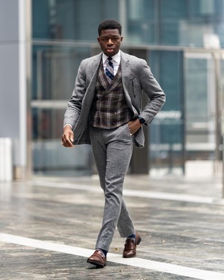 Какие костюмы носить с коричневым жилетом