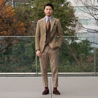 Как носить коричневый жилет с светло-коричневым пиджаком