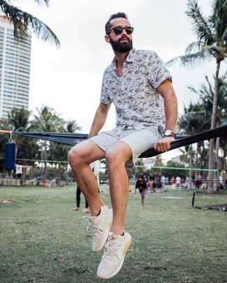 С чем носить коричневые часы мужчине