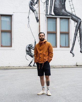 Какие шорты носить с коричневой ветровкой мужчине