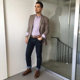 Как носить коричневый шерстяной пиджак с темно-синими джинсами мужчине