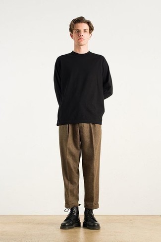 С чем носить коричневые шерстяные брюки чинос