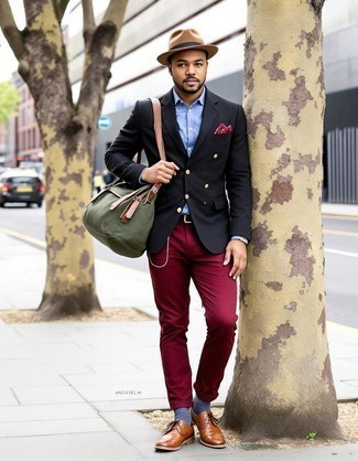 С чем носить коричневую шерстяную шляпу мужчине