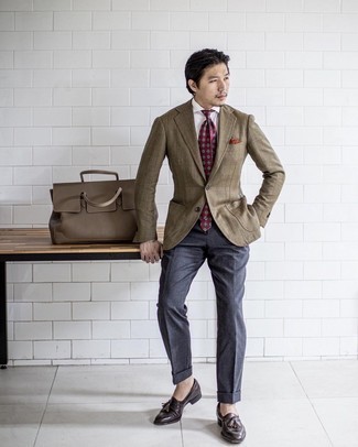 С чем носить коричневую шерстяную куртку мужчине