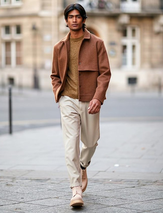 С чем носить коричневую шерстяную куртку мужчине