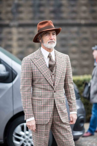 С чем носить коричневый шерстяной галстук мужчине