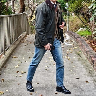 Как носить коричневый шерстяной жилет с коричневым пиджаком