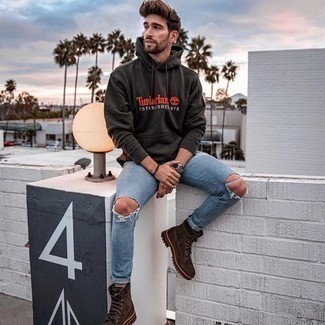 Какой худи носить с коричневыми рабочими ботинками мужчине