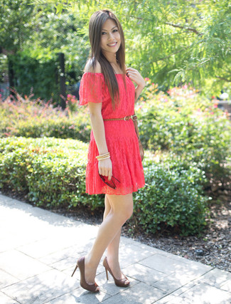 С чем носить коричневый плетеный ремень женщине