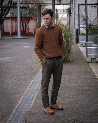 С чем носить коричневый плетеный браслет мужчине