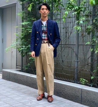 С чем носить коричневые кожаные плетеные лоферы мужчине