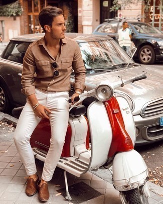 С чем носить коричневые кожаные плетеные лоферы мужчине