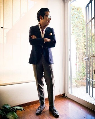 С чем носить коричневые плетеные лоферы мужчине