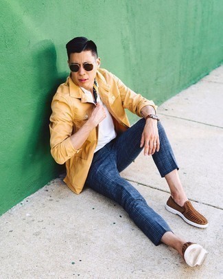 С чем носить коричневые плетеные лоферы мужчине