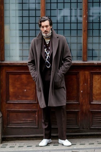 С чем носить темно-красный кардиган с ромбами мужчине