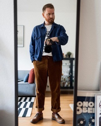 С чем носить темно-красные носки с ромбами мужчине