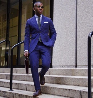 С чем носить темно-красную сумку мужчине