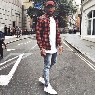 С чем носить темно-красную бейсболку мужчине