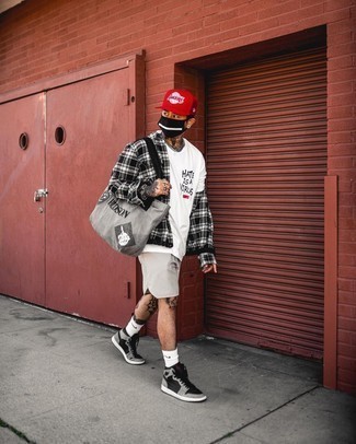 С чем носить темно-красную бейсболку мужчине