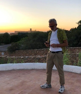 С чем носить темно-красный браслет из бисера мужчине