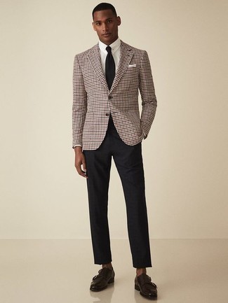 Как носить темно-красный пиджак с черными брюками чинос