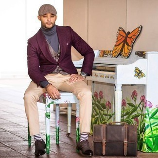 Какие брюки чинос носить с темно-красным пиджаком