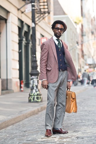 С чем носить темно-красный пиджак мужчине