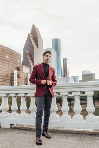 Какие водолазки носить с темно-красным пиджаком мужчине