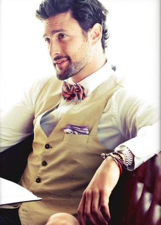 С чем носить темно-красный галстук-бабочку мужчине