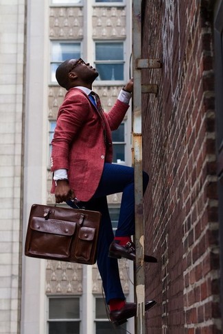 С чем носить темно-красный портфель