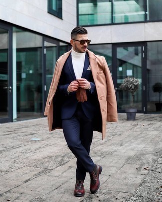 Какие костюмы носить с темно-красными ботинками броги