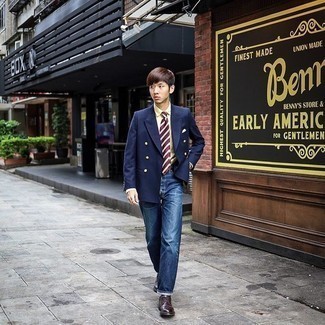 Какие джинсы носить с темно-красными брогами