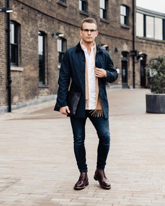 Какие плащи носить с темно-красными брогами