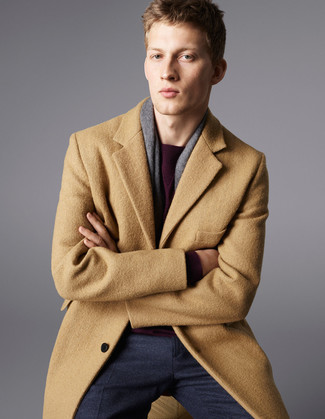 Как носить темно-красный вязаный свитер с светло-коричневым длинным пальто