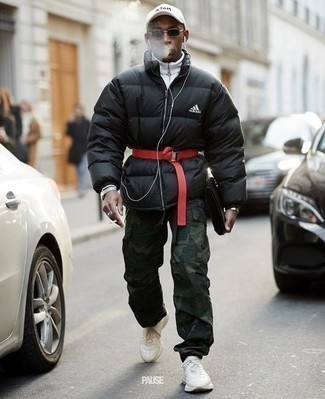 С чем носить темно-красный ремень из плотной ткани мужчине