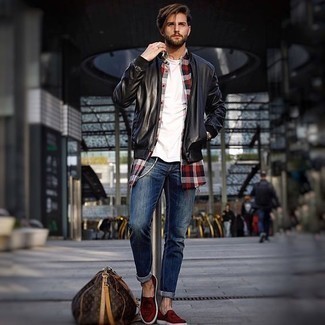 С чем носить темно-красные лоферы из плотной ткани мужчине