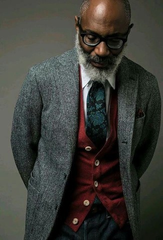 Как носить темно-красный кардиган с серым пиджаком мужчине