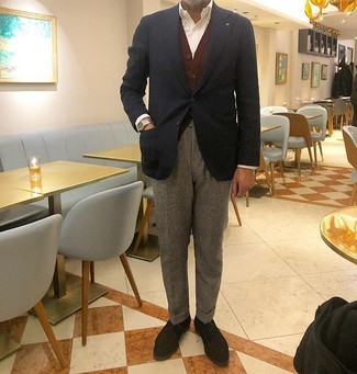 С чем носить темно-красный кардиган мужчине