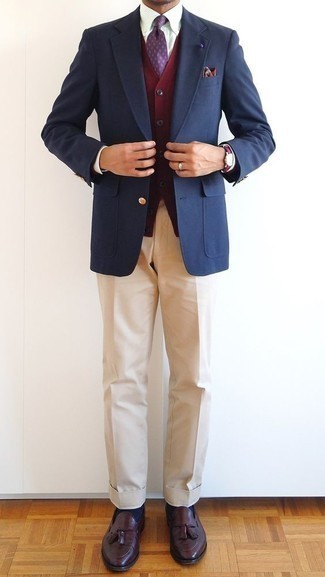 С чем носить темно-красный кардиган мужчине