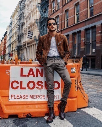 С чем носить темно-красные повседневные ботинки мужчине