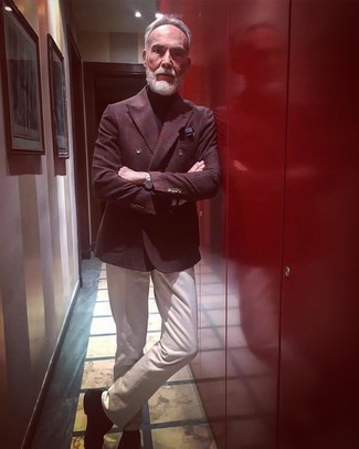 С чем носить темно-красный шерстяной двубортный пиджак в клетку мужчине