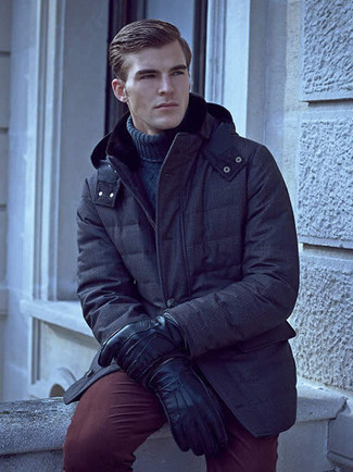 Какие парки носить с темно-красными брюками чинос