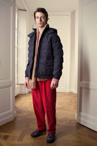 С чем носить темно-красные вельветовые брюки мужчине