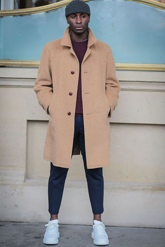 С чем носить темно-красный свитер с круглым вырезом мужчине